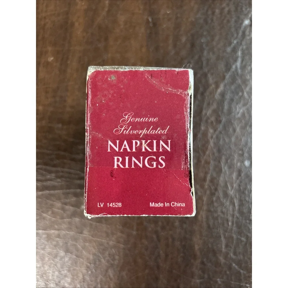 Set of 4 Genuine Silverplated‎ Napkin Rings - NEW Unopen Box In Original Wrappin